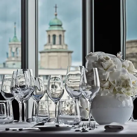 Intercontinental By Ihg Hotel Warszawa