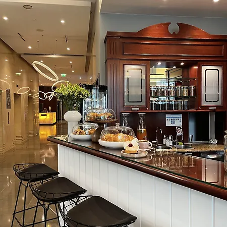 Intercontinental By Ihg Hotel 5*